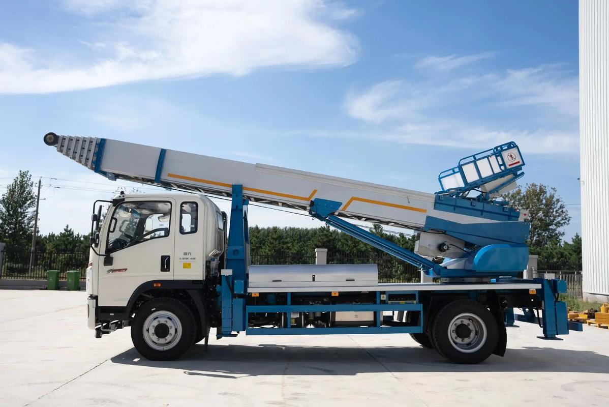 石棉云梯上料车租赁费用